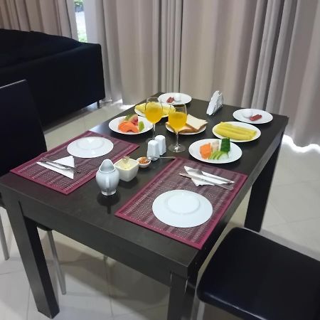 Hotel Blue Bird Negombo Kültér fotó