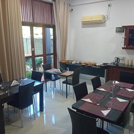 Hotel Blue Bird Negombo Kültér fotó