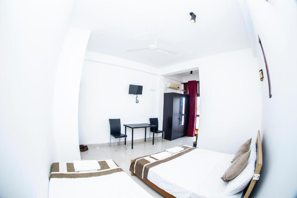 Hotel Blue Bird Negombo Kültér fotó