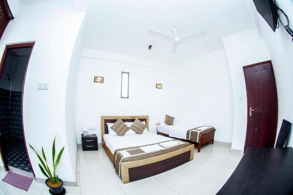 Hotel Blue Bird Negombo Kültér fotó