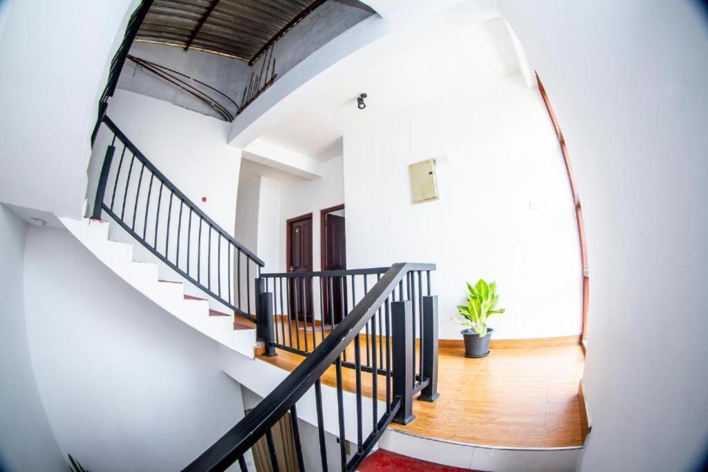 Hotel Blue Bird Negombo Kültér fotó