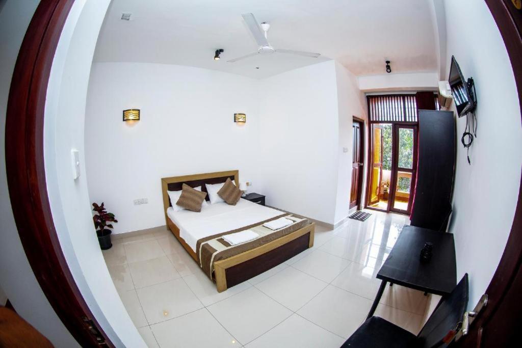 Hotel Blue Bird Negombo Kültér fotó