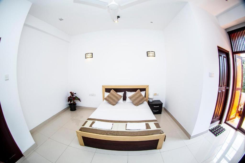 Hotel Blue Bird Negombo Kültér fotó
