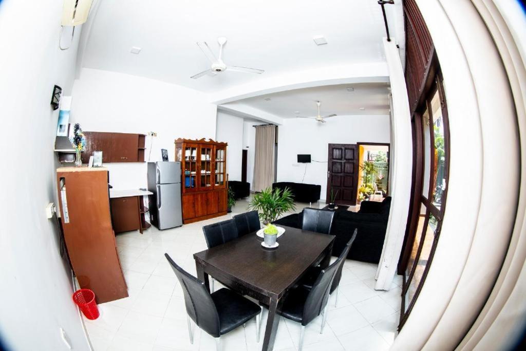 Hotel Blue Bird Negombo Kültér fotó