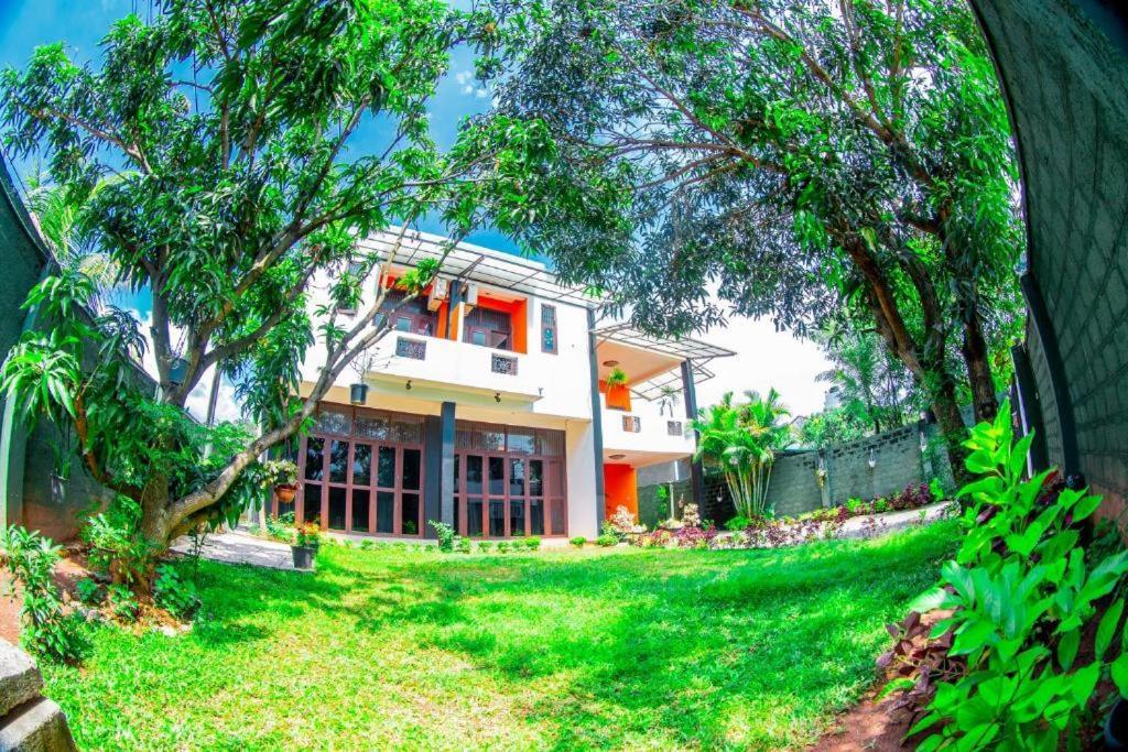 Hotel Blue Bird Negombo Kültér fotó