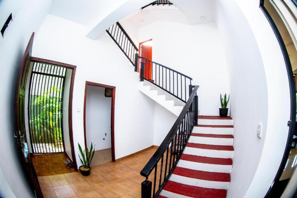Hotel Blue Bird Negombo Kültér fotó