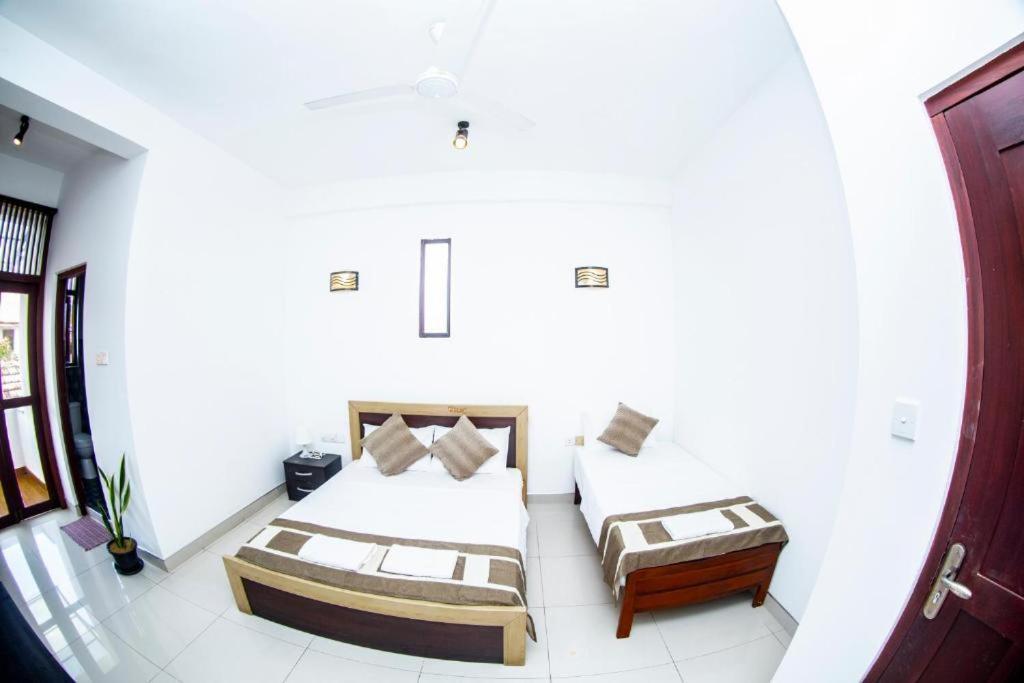 Hotel Blue Bird Negombo Kültér fotó