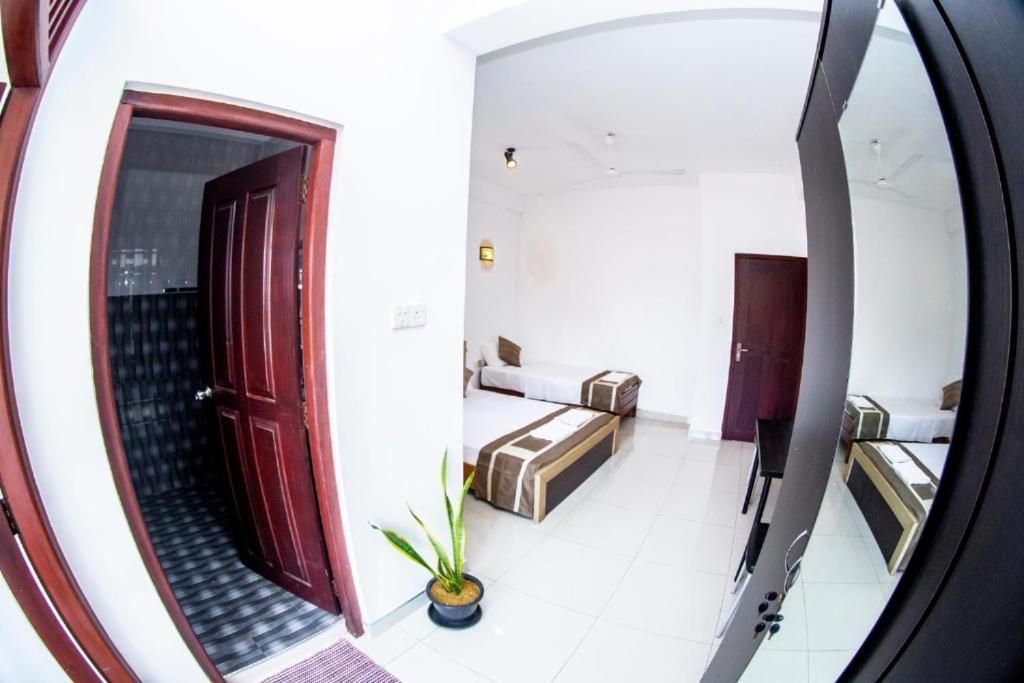 Hotel Blue Bird Negombo Kültér fotó