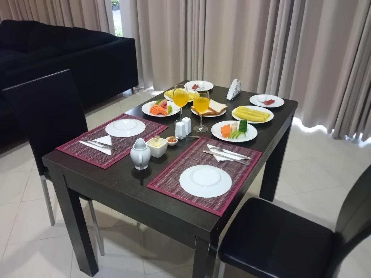 Hotel Blue Bird Negombo Kültér fotó