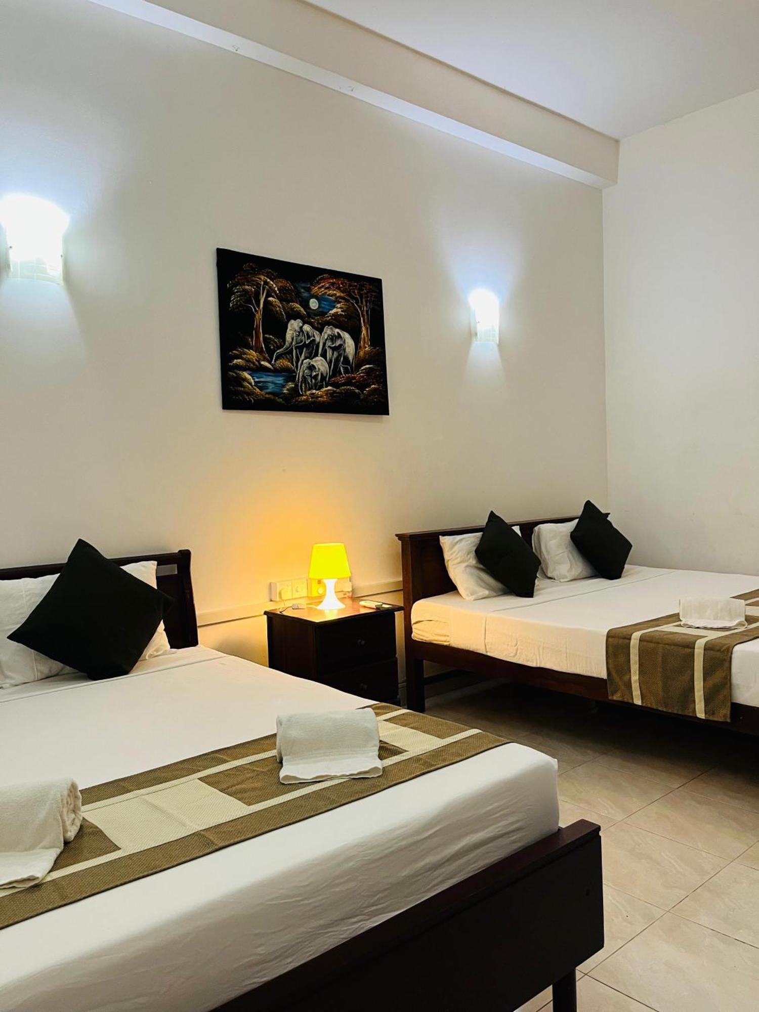 Hotel Blue Bird Negombo Kültér fotó