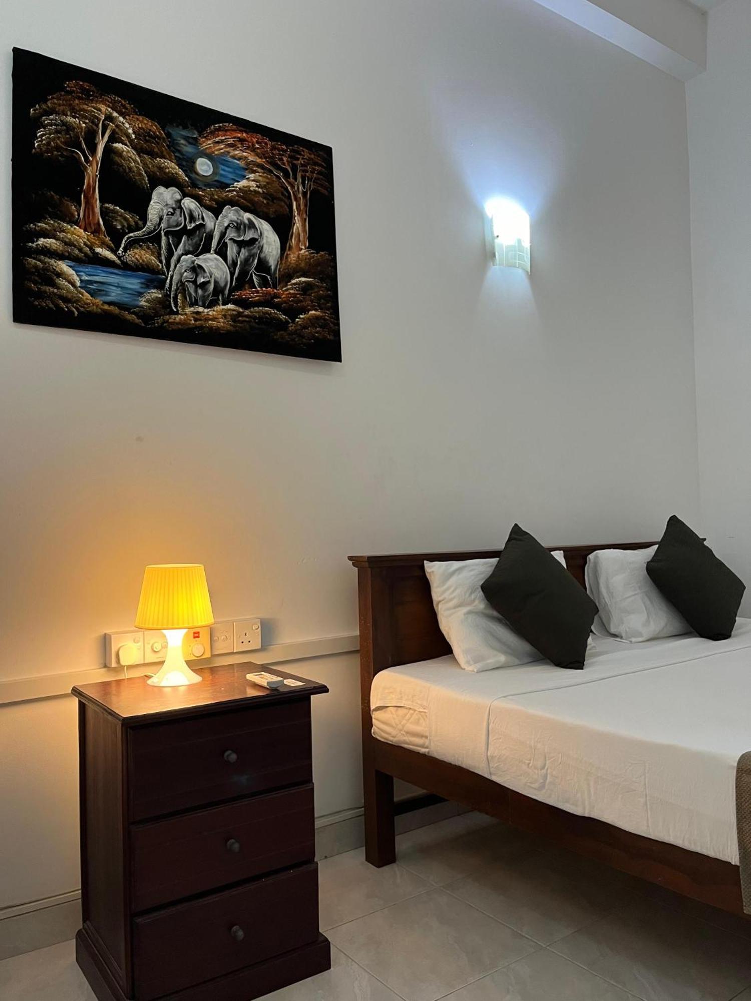 Hotel Blue Bird Negombo Kültér fotó