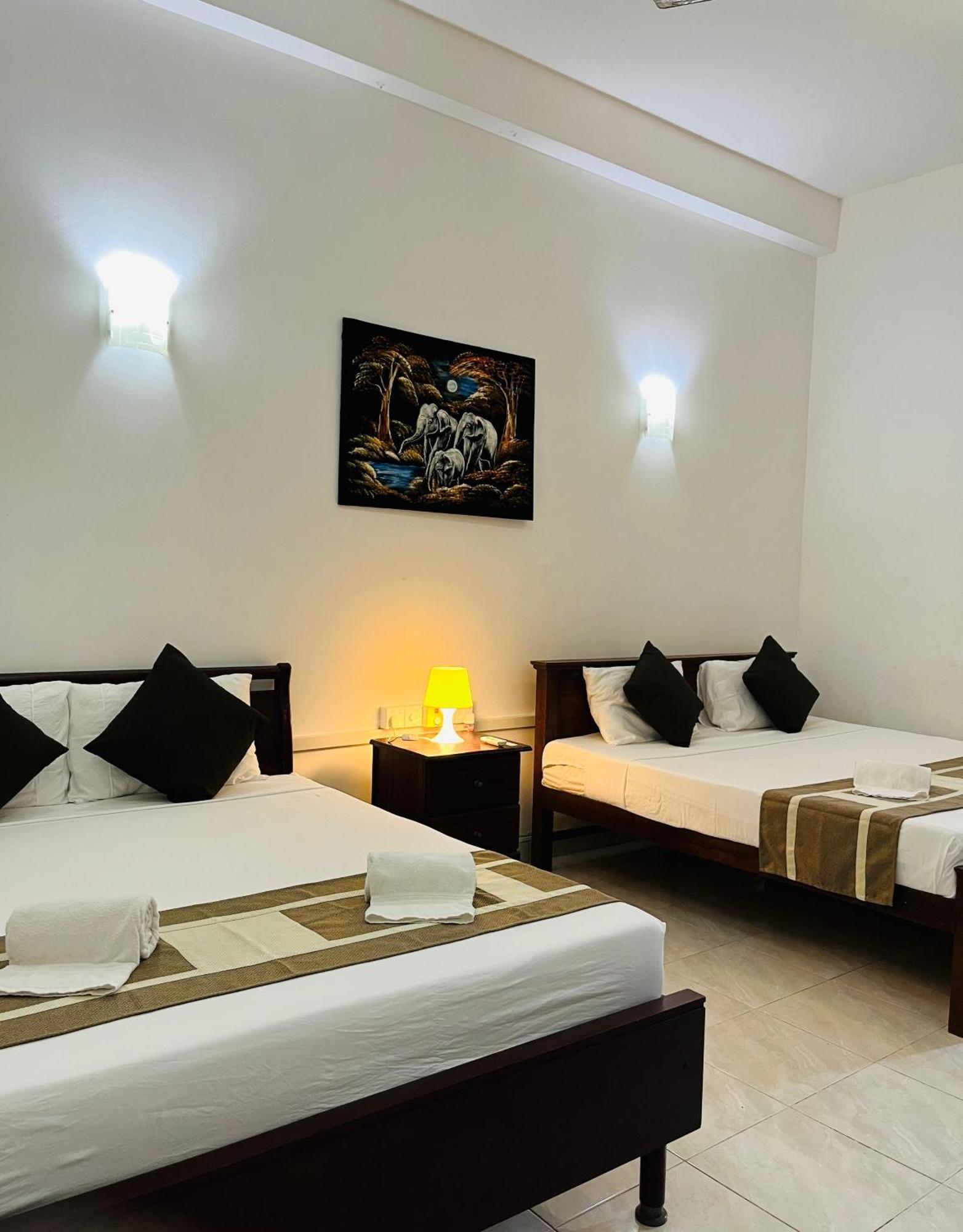 Hotel Blue Bird Negombo Kültér fotó