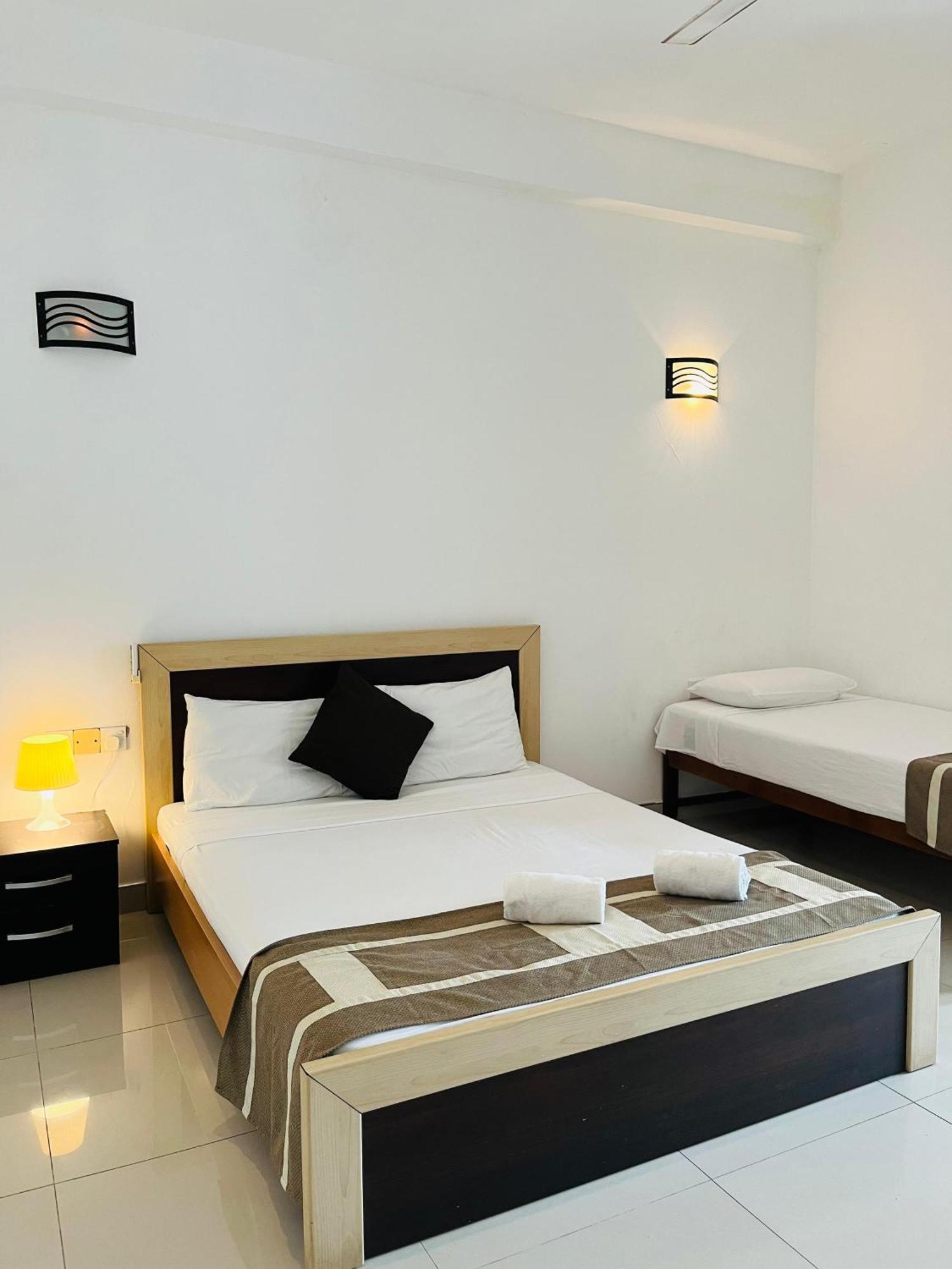 Hotel Blue Bird Negombo Kültér fotó
